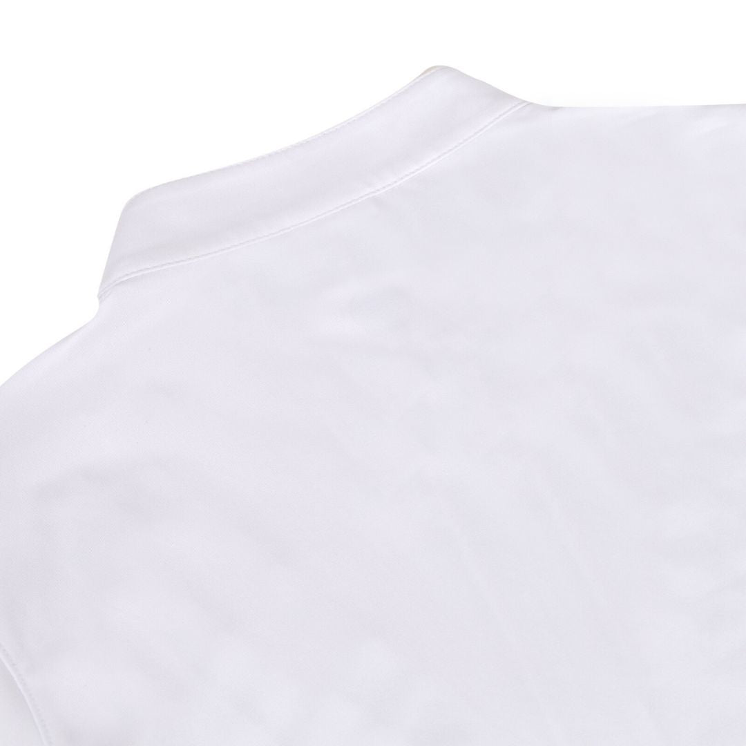 Sleeveless Polo with Stand-up collar.